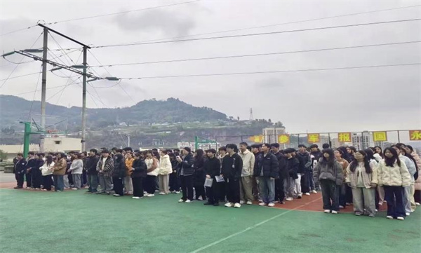 策马扬鞭赴考场，逐梦青春绽芳华——我校2023级学生高考出征仪式