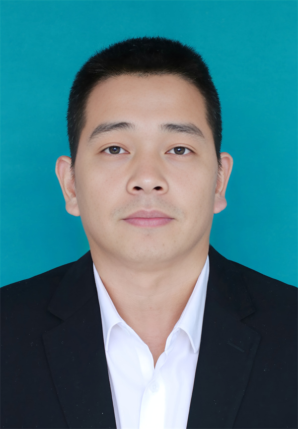 唐圣学生处干事、专业教研组长